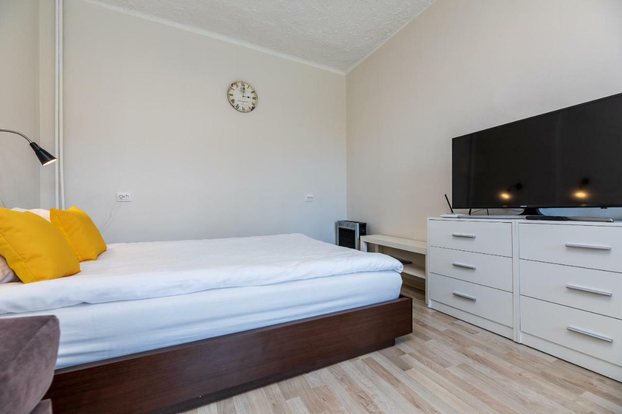 Compact Apartment Near Food Market In The Oldtown Plus Free Parking Klaipėda Exteriör bild